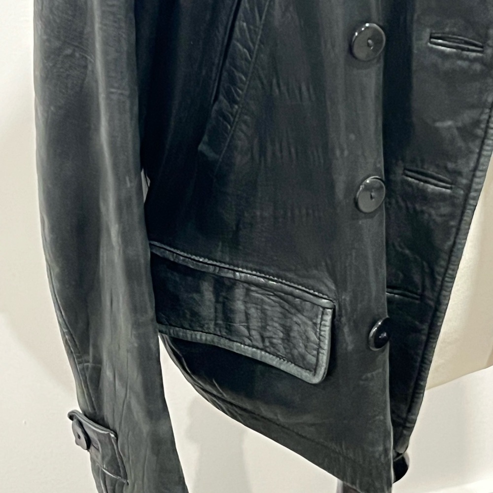 Vintage Sleek Black Leather Jacket - Picture 6 of 9